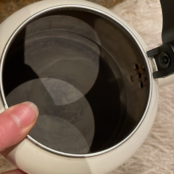 Le Creuset ombre white cream kettle - Picture 9 of 15